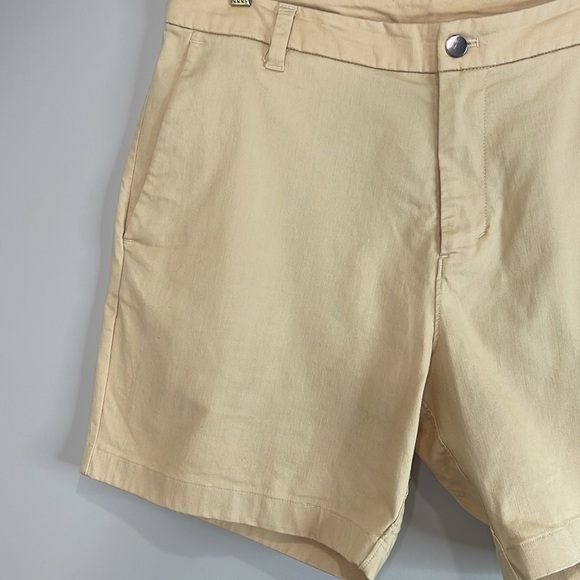 Lululemon Men’s Commission Classic-Fit Short 7" Oxford Prosecco / White Size 36 - Picture 3 of 13